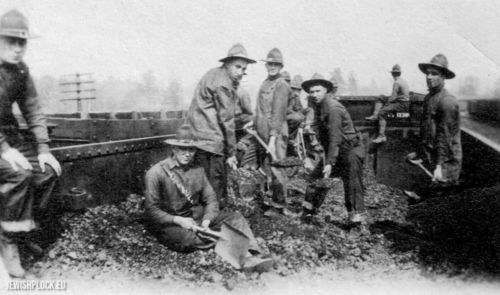 Fiszel Gerszon (Philip) Nordenberg training with his regiment in Camp Gordon, Georgia in December 1917. Photo from the private collection of Neil Bass